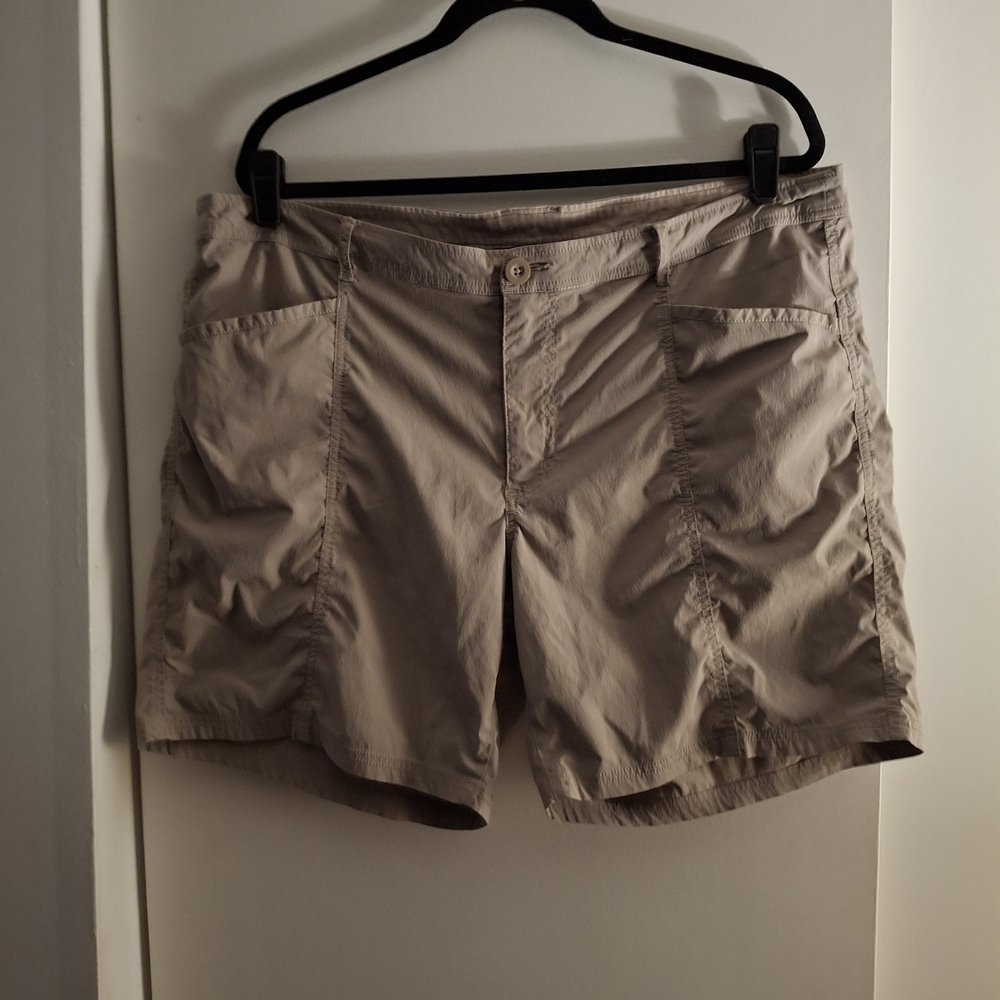 North River Outfitters Casual Women's Cargo Shorts in Beige